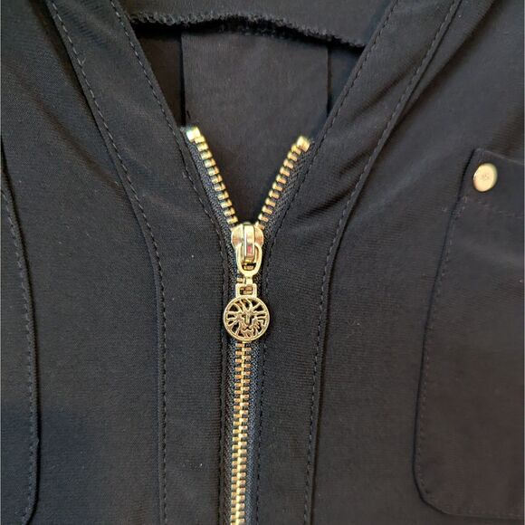 Anne Klein Black Short Sleeve Blouse | Women’s Medium Gold Zipper and Pockets - Picture 3 of 5